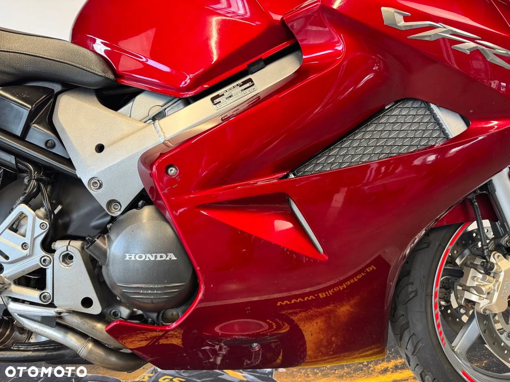 Honda VFR - 13