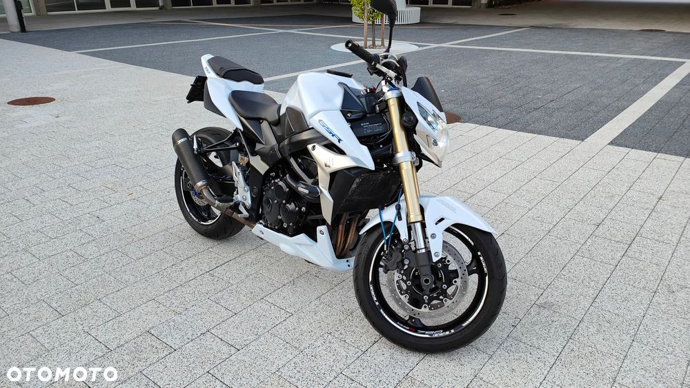 Suzuki GSR - 34