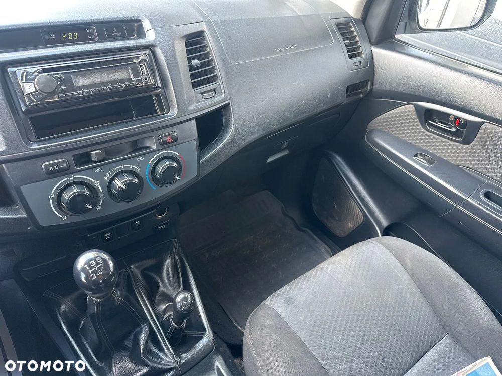 Toyota Hilux 2.5 D-4D DLX - 19