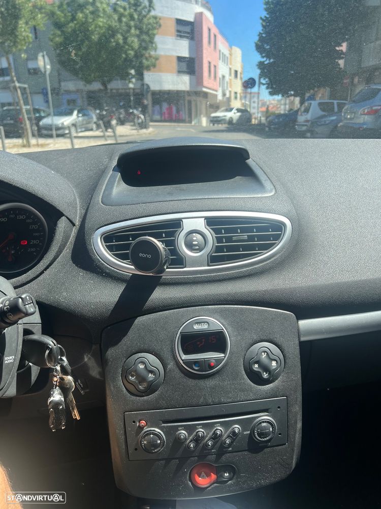 Renault Clio 1.2 16V Confort - 2