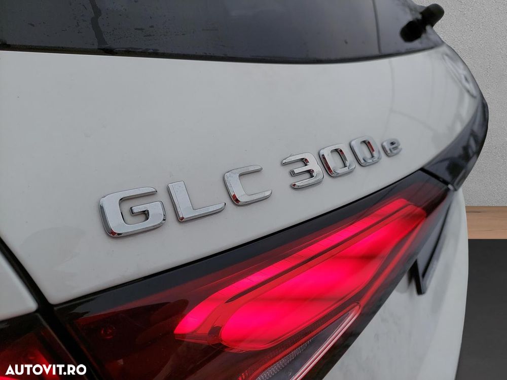 Mercedes-Benz GLC 300 e 4Matic 9G-TRONIC AMG Line Advanced - 17