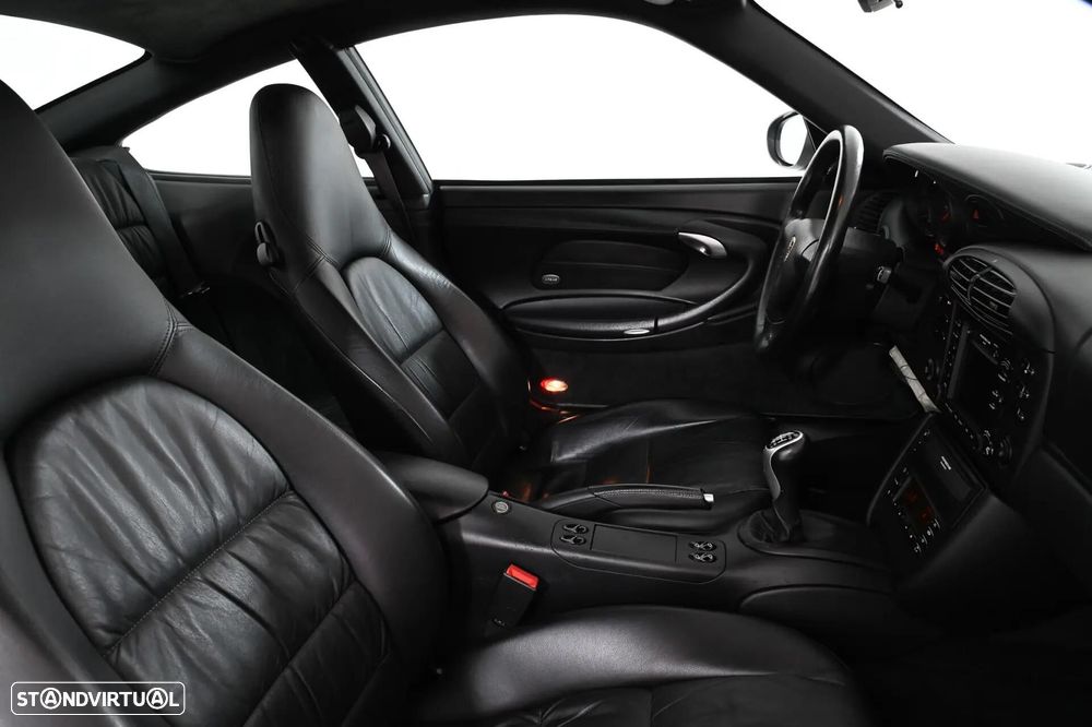 Porsche 911 (996) Carrera 4 Coupé - 26