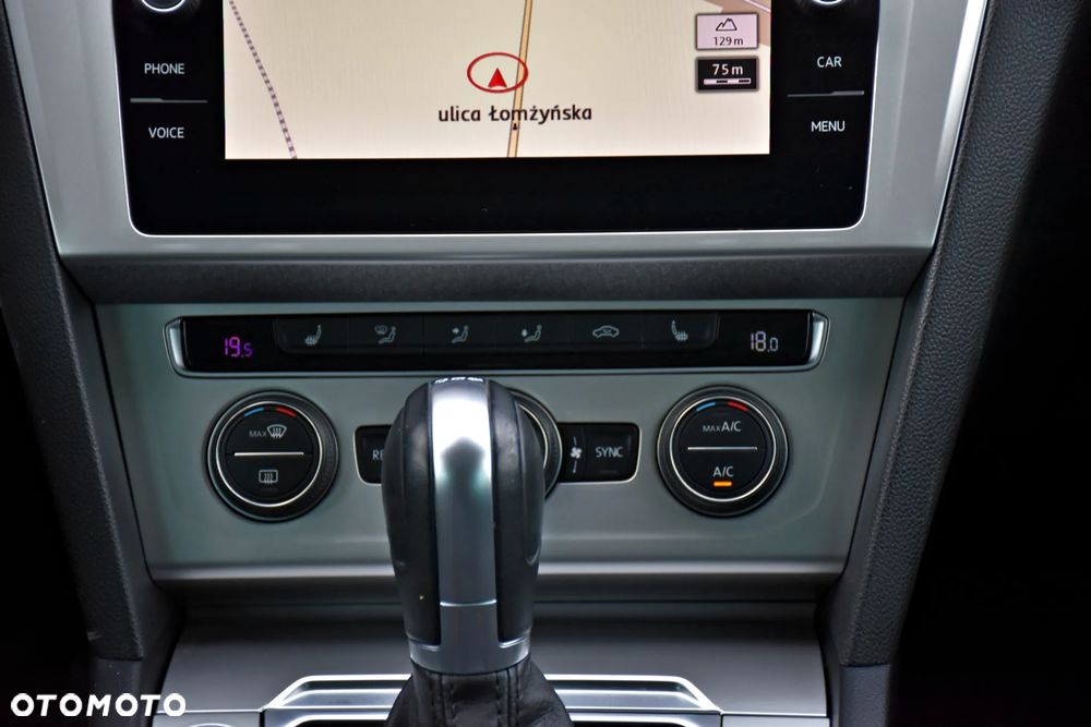 Volkswagen Passat 2.0 TDI SCR DSG Comfortline - 32