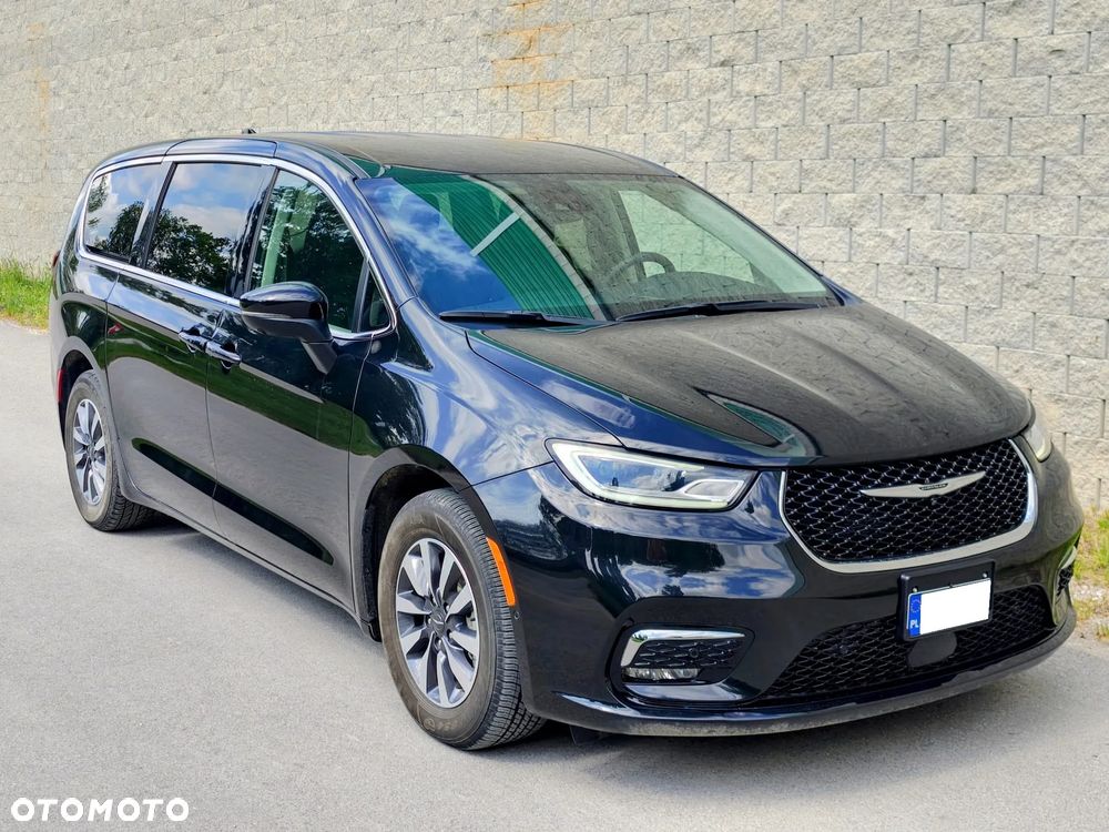 Chrysler Pacifica - 1