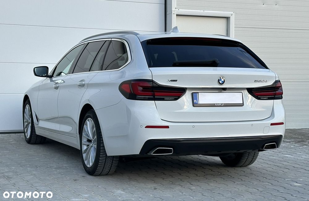 BMW Seria 5 520d xDrive - 14