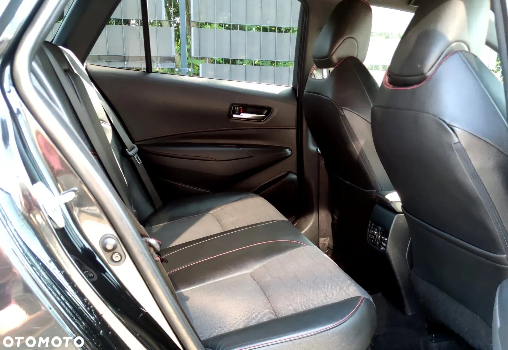 Toyota Corolla 2.0 Hybrid Executive - 17