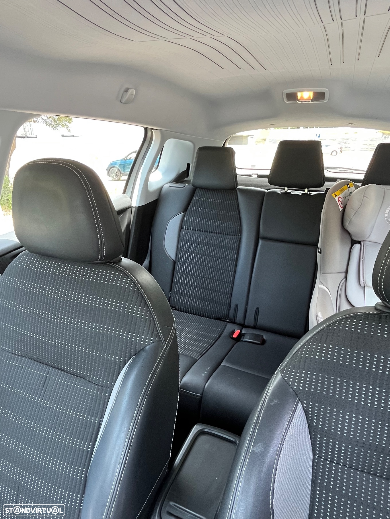 Peugeot 2008 1.2 PureTech Allure - 9