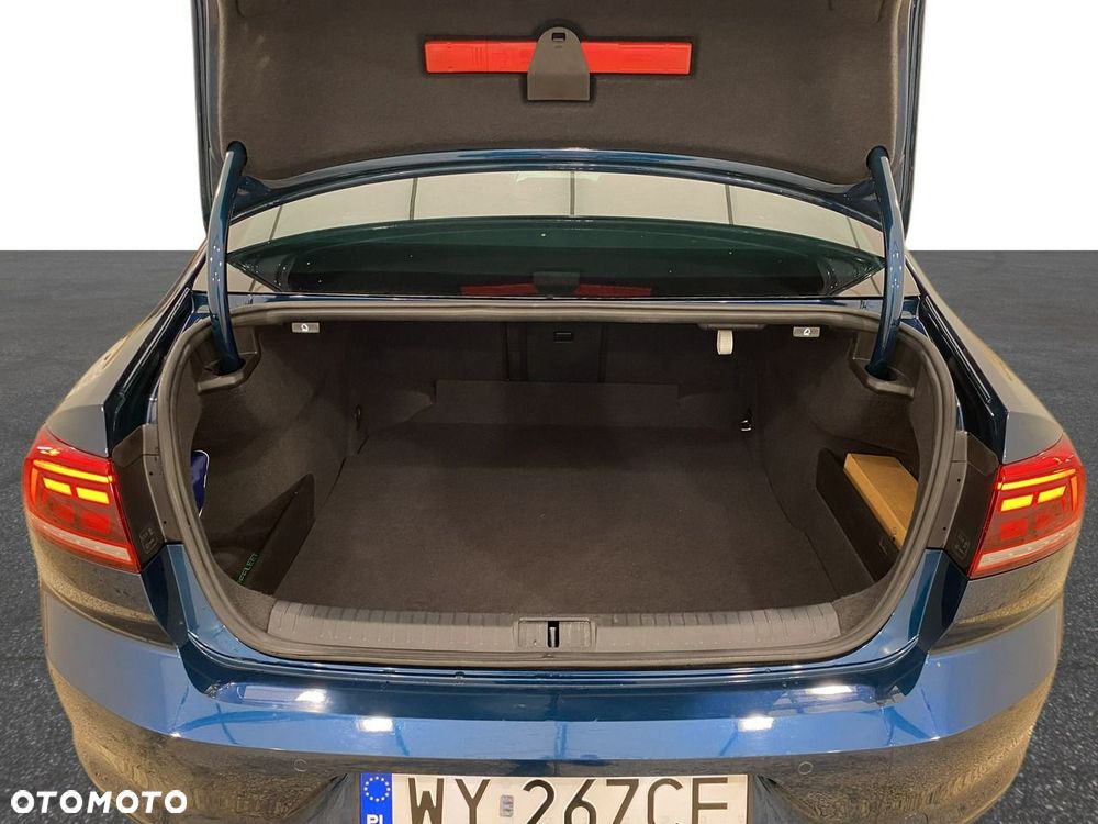 Volkswagen Passat - 12