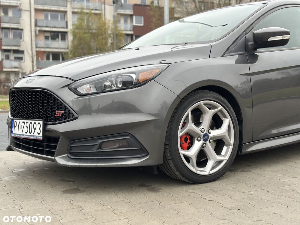 Ford Focus 2.0 EcoBoost ST - 12