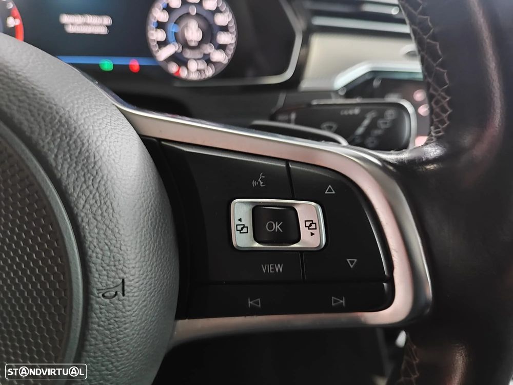 VW Passat Variant 2.0 TDi R-Line DSG - 30