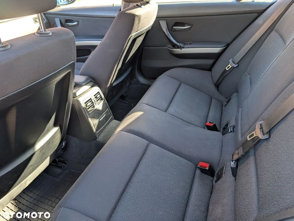 BMW Seria 3 318d - 17
