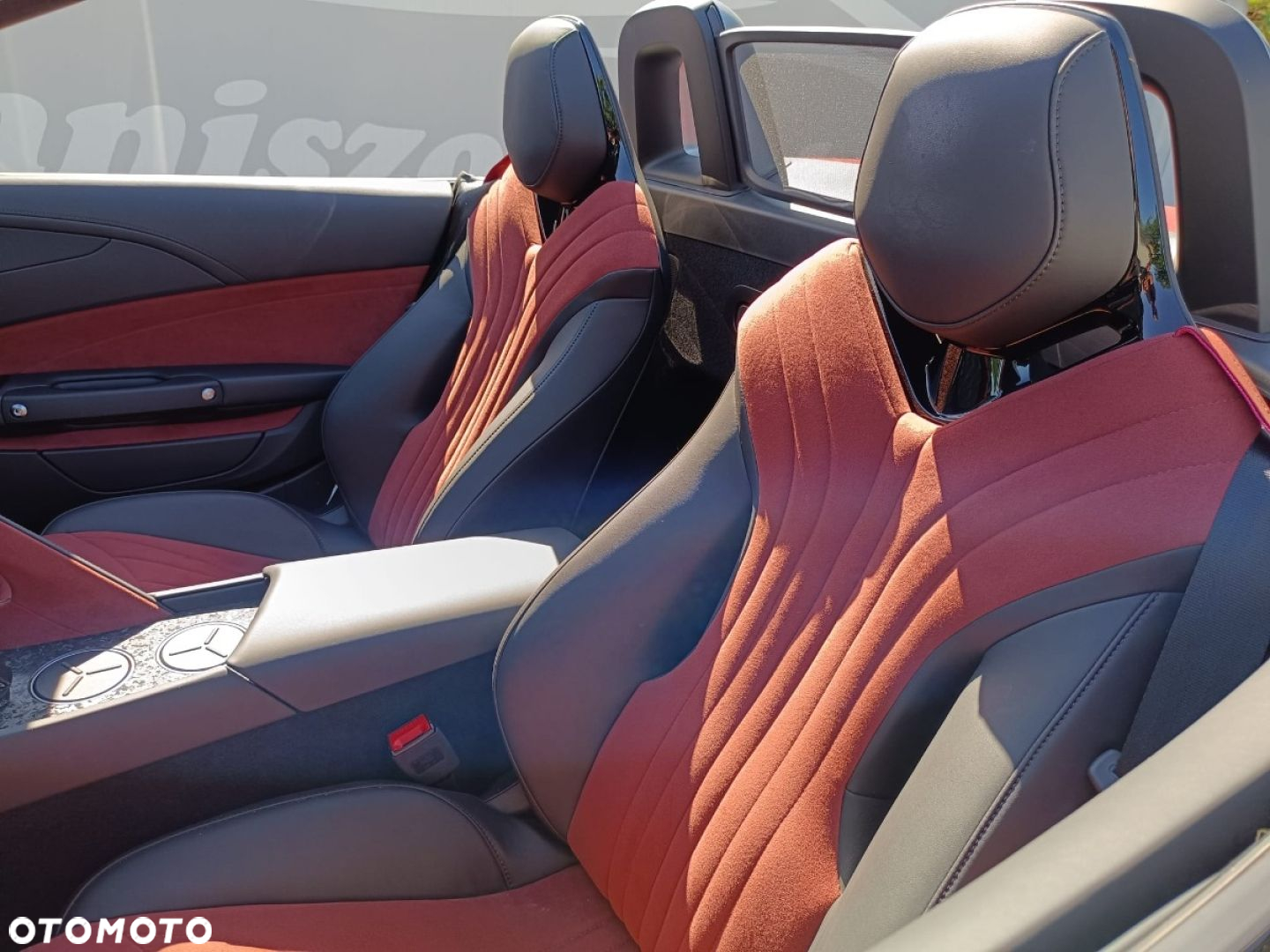 MG Cyberster 77kWh AWD Czerwony Dach - 6
