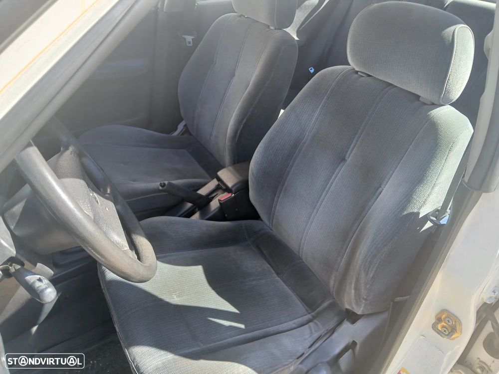 Nissan Sunny Hatchback 1.4 LX - 5