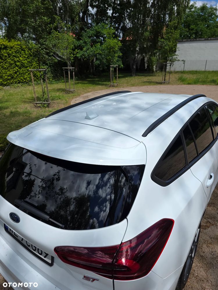 Ford Focus 2.3 EcoBoost ST - 14