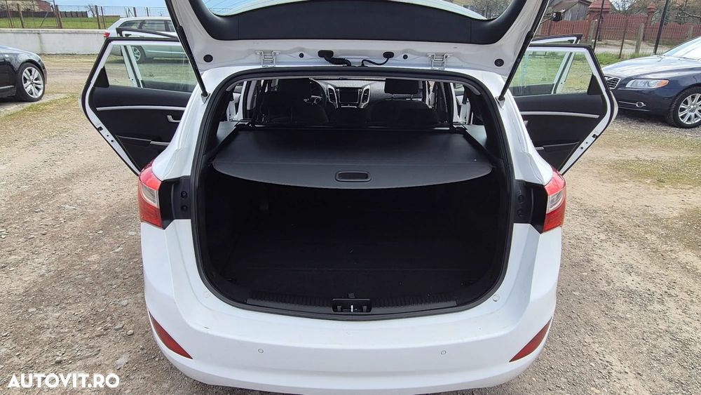 Hyundai i30 blue Kombi 1.6 CRDi Trend - 11