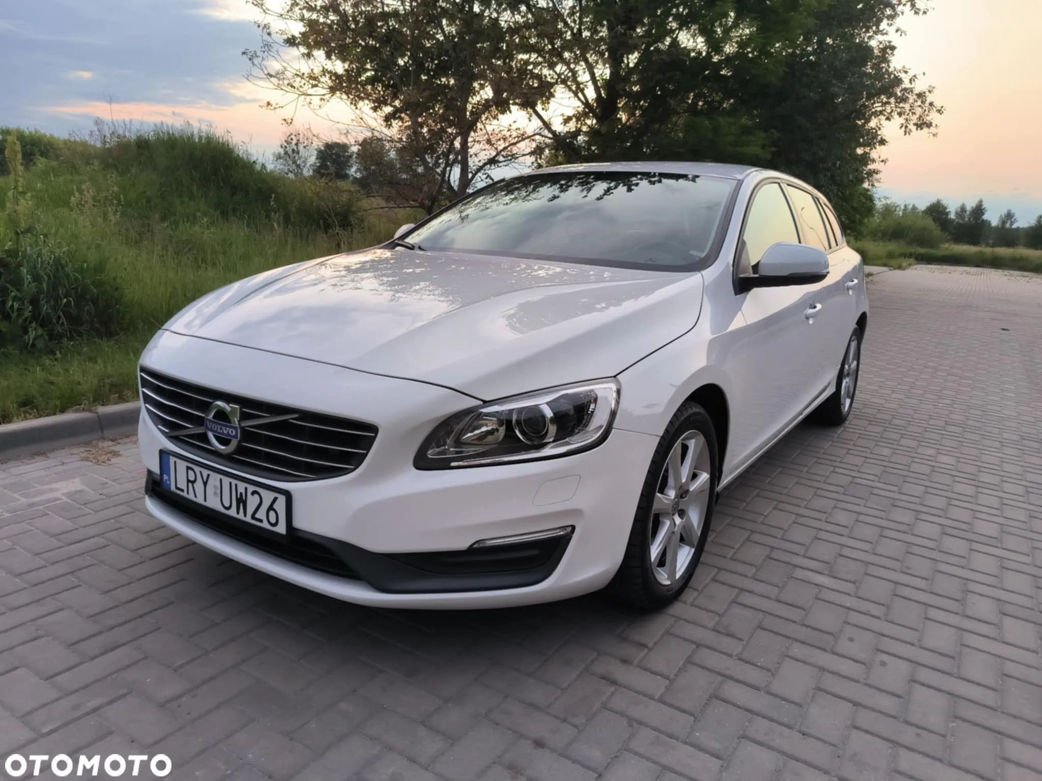 Volvo V60 D2 Drive-E Kinetic - 1