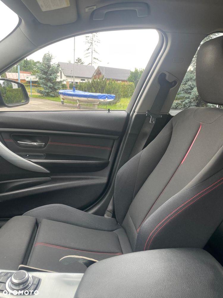 BMW Seria 3 318d DPF Edition Sport - 14