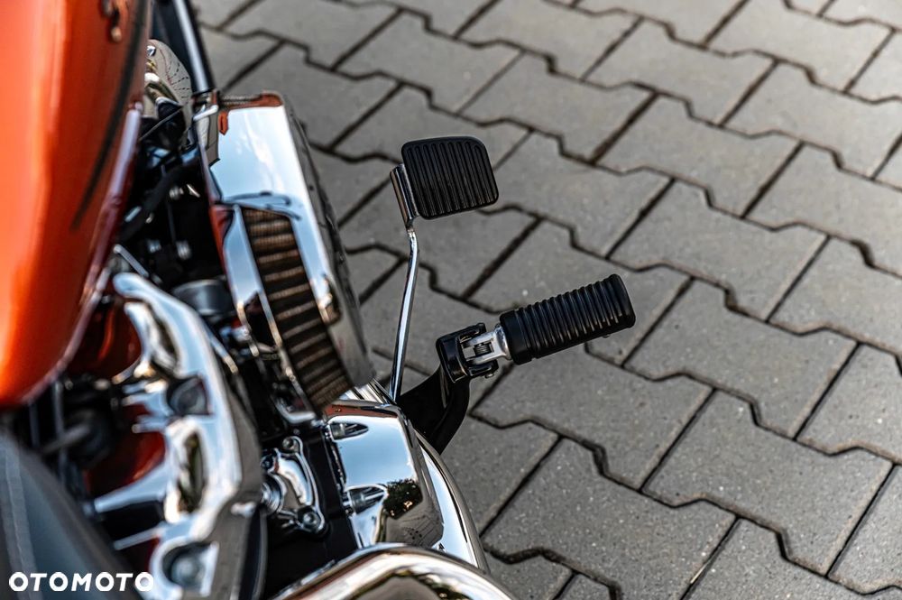 Harley-Davidson Softail Breakout - 13