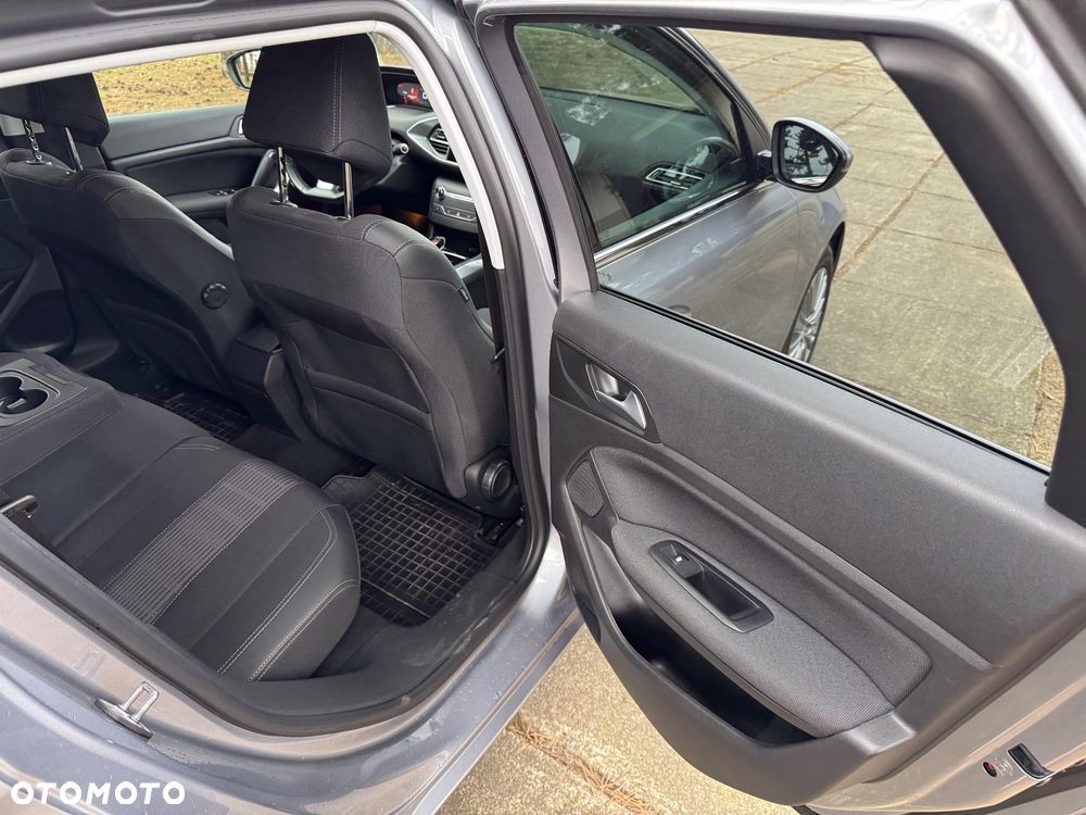 Peugeot 308 1.5 BlueHDi Allure S&S EAT8 - 17