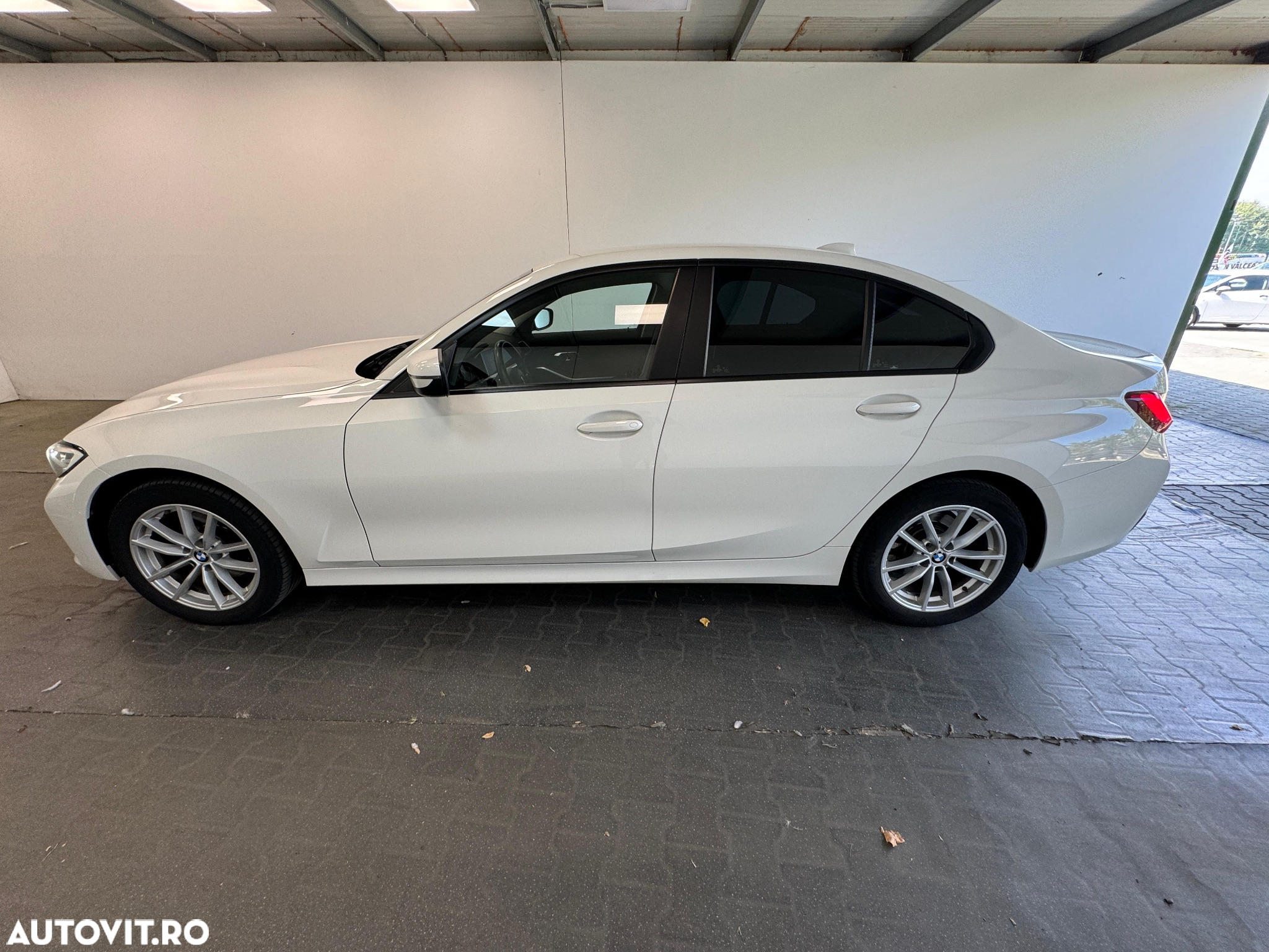 BMW Seria 3 320d xDrive AT - 17