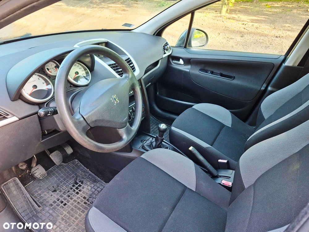 Peugeot 207 - 6