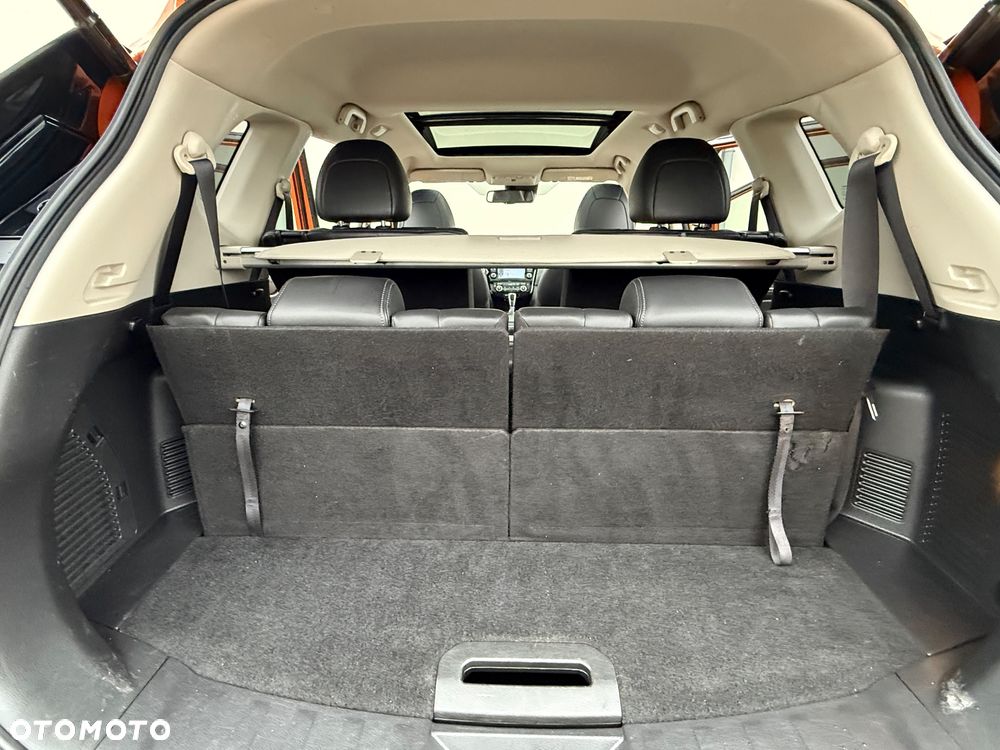 Nissan X-Trail 2.0 dCi Tekna 4WD Xtronic 7os - 37