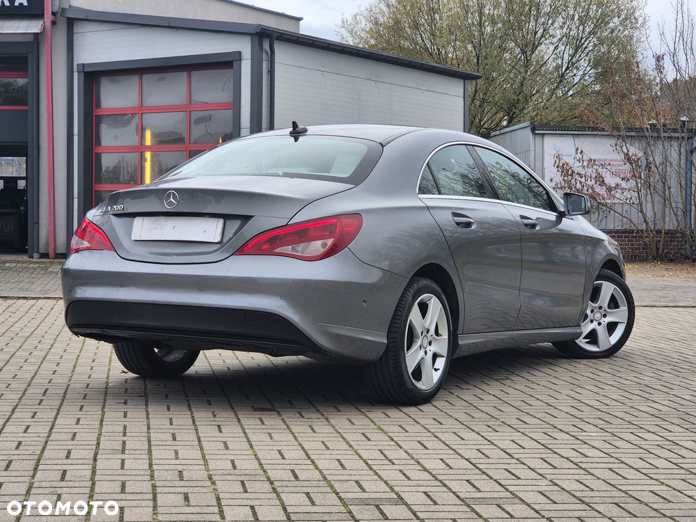 Mercedes-Benz CLA 200 7G-DCT UrbanStyle Edition - 8