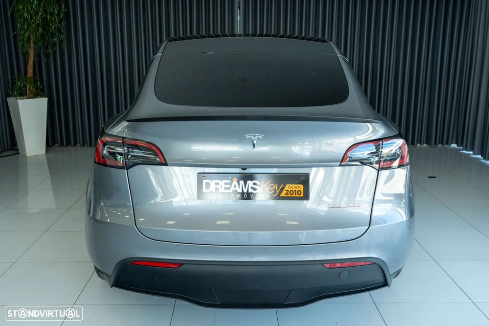 Tesla Model Y Performance Dual Motor AWD - 11