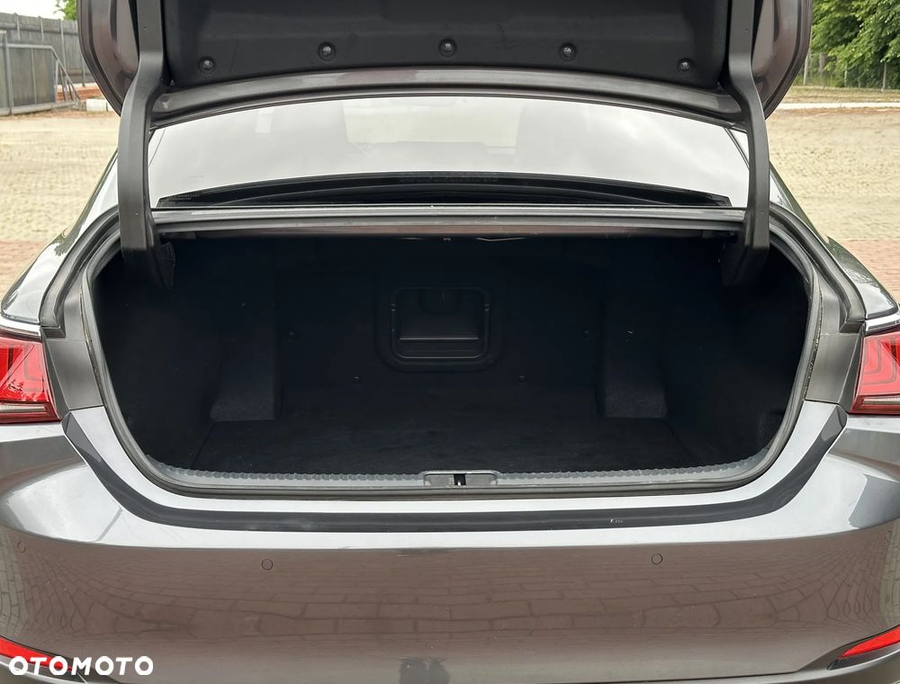 Lexus ES 300h Business Edition - 18