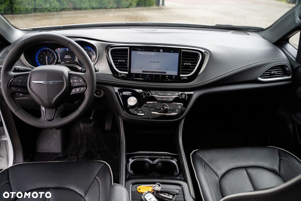 Chrysler Pacifica - 15