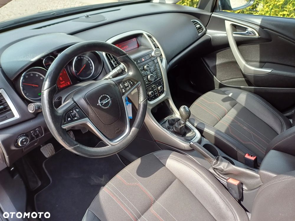 Opel Astra 1.4 Turbo 150 Jahre - 3