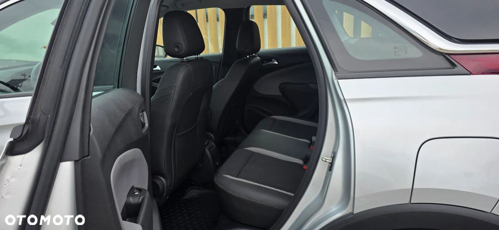 Opel Crossland X 1.2 T Design Line S&S - 13