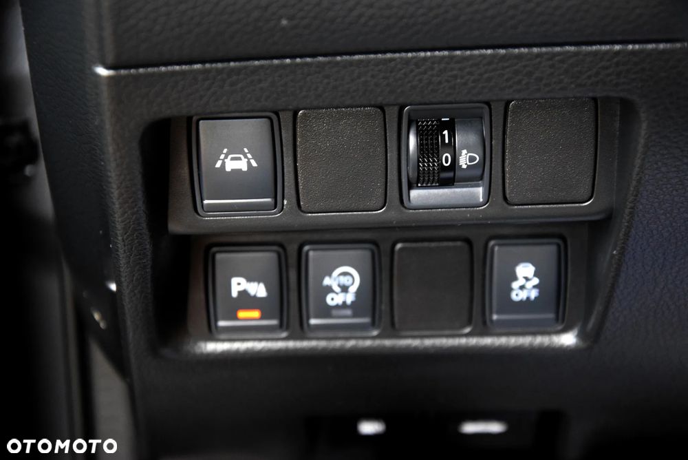 Nissan Qashqai 1.6 DIG-T N-Connecta - 25