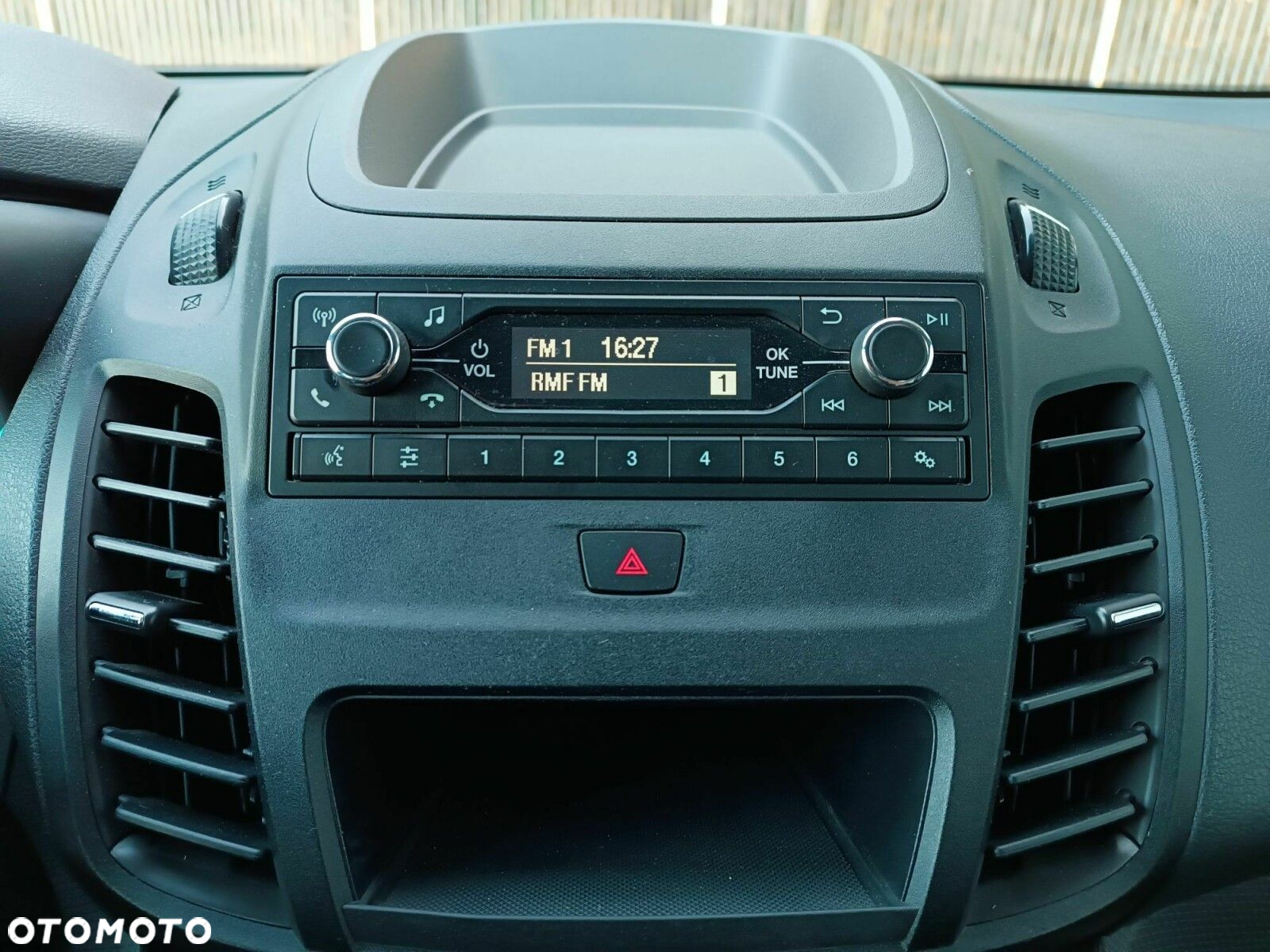 Ford Transit Connect - 19
