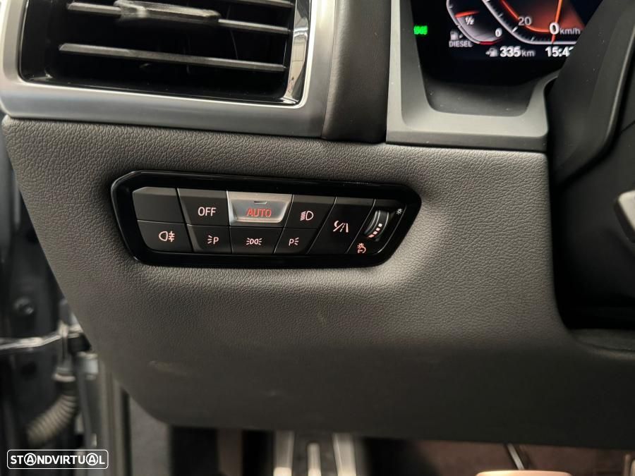 BMW 840 d xDrive Pack M - 32