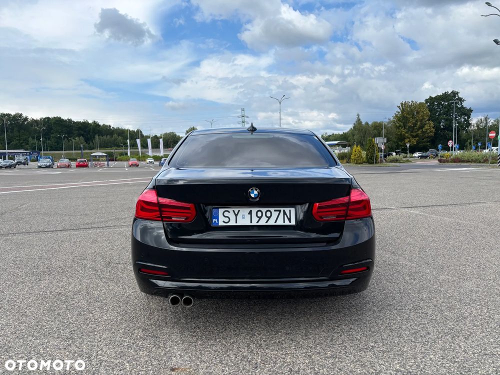 BMW Seria 3 320i - 5