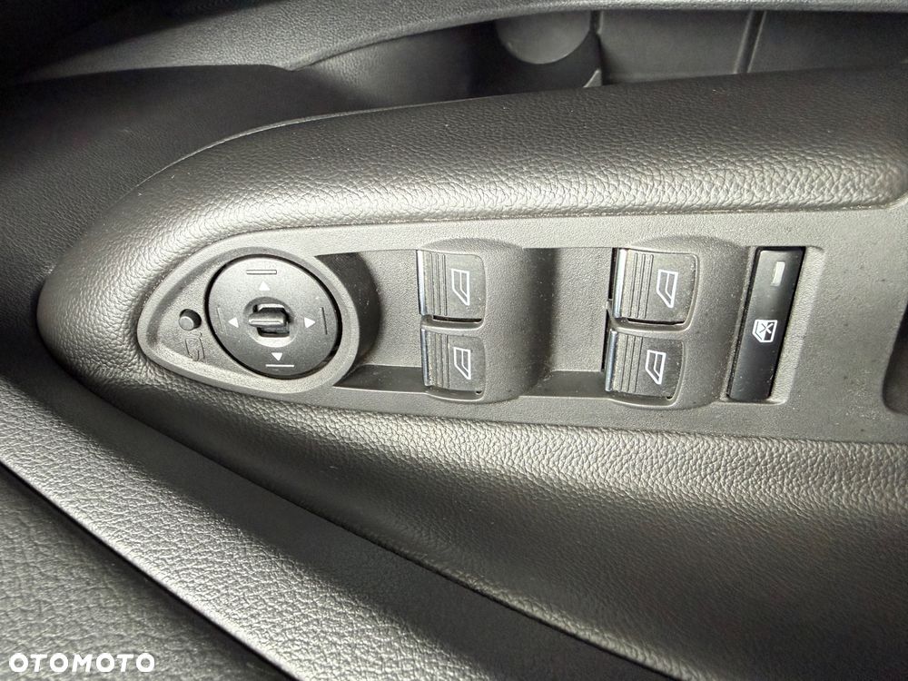 Ford Kuga 1.5 EcoBoost 2x4 ST-Line - 35