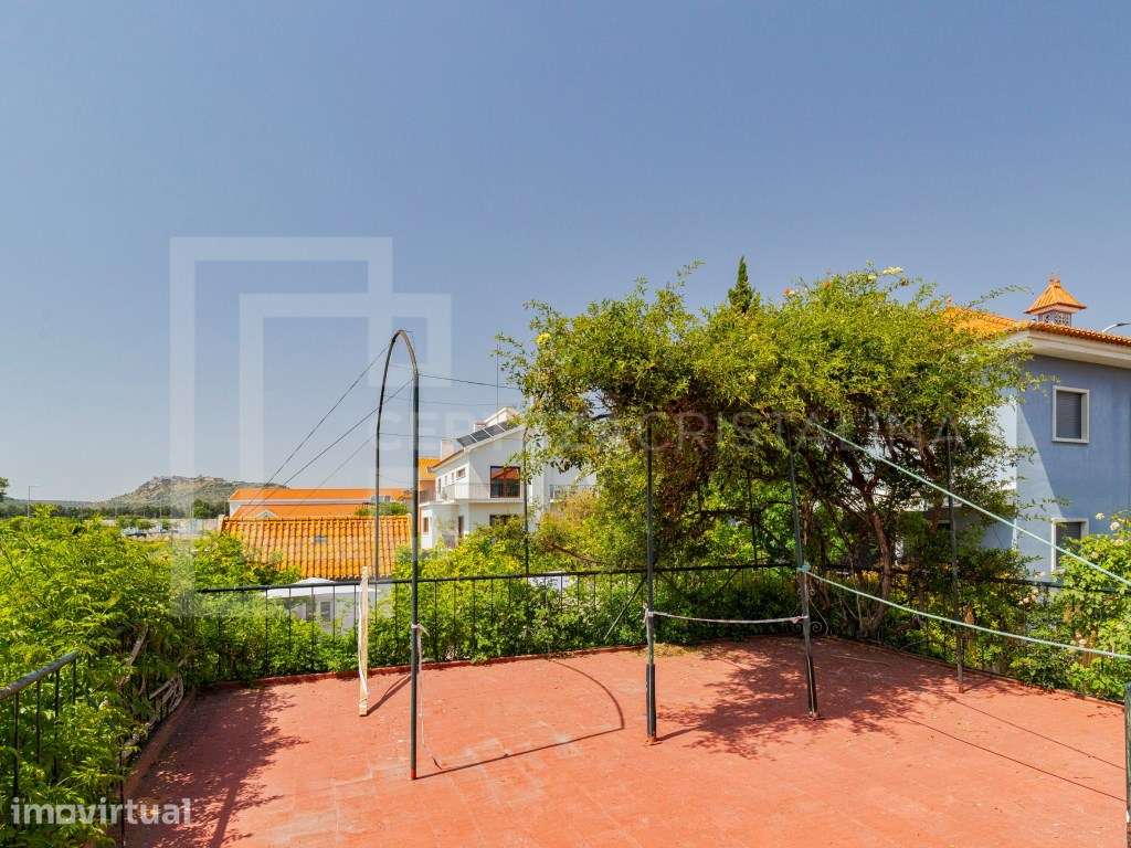 Moradia independente em Setúbal, inserida num generoso lote de 570 m² - Grande imagem: 3/27