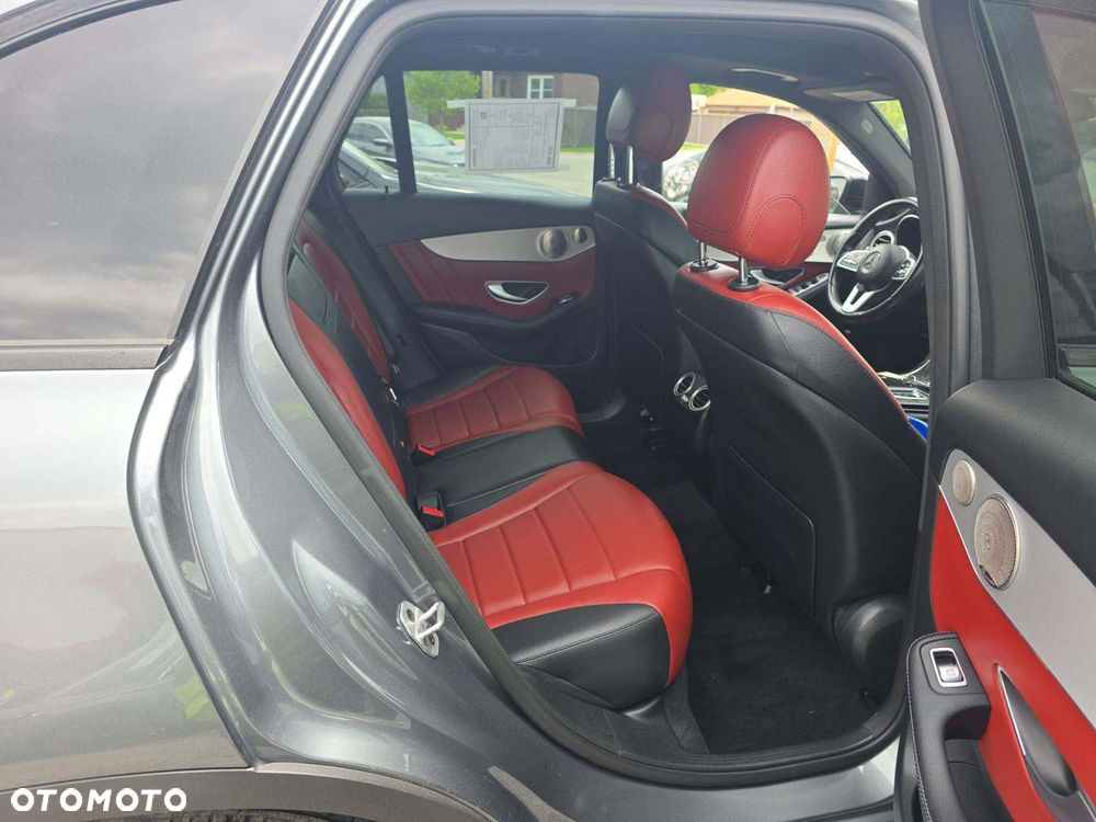 Mercedes-Benz GLC 300 4Matic 9G-TRONIC AMG Line - 9