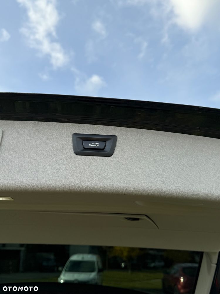 BMW Seria 3 318d Touring - 17