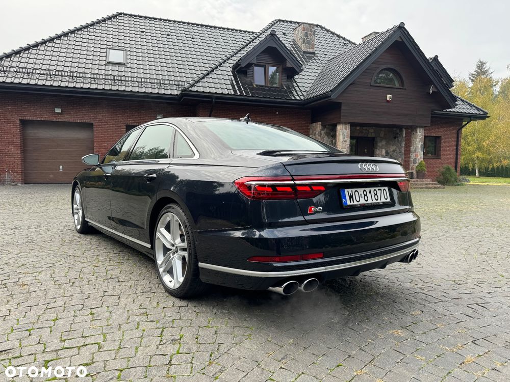 Audi S8 - 4