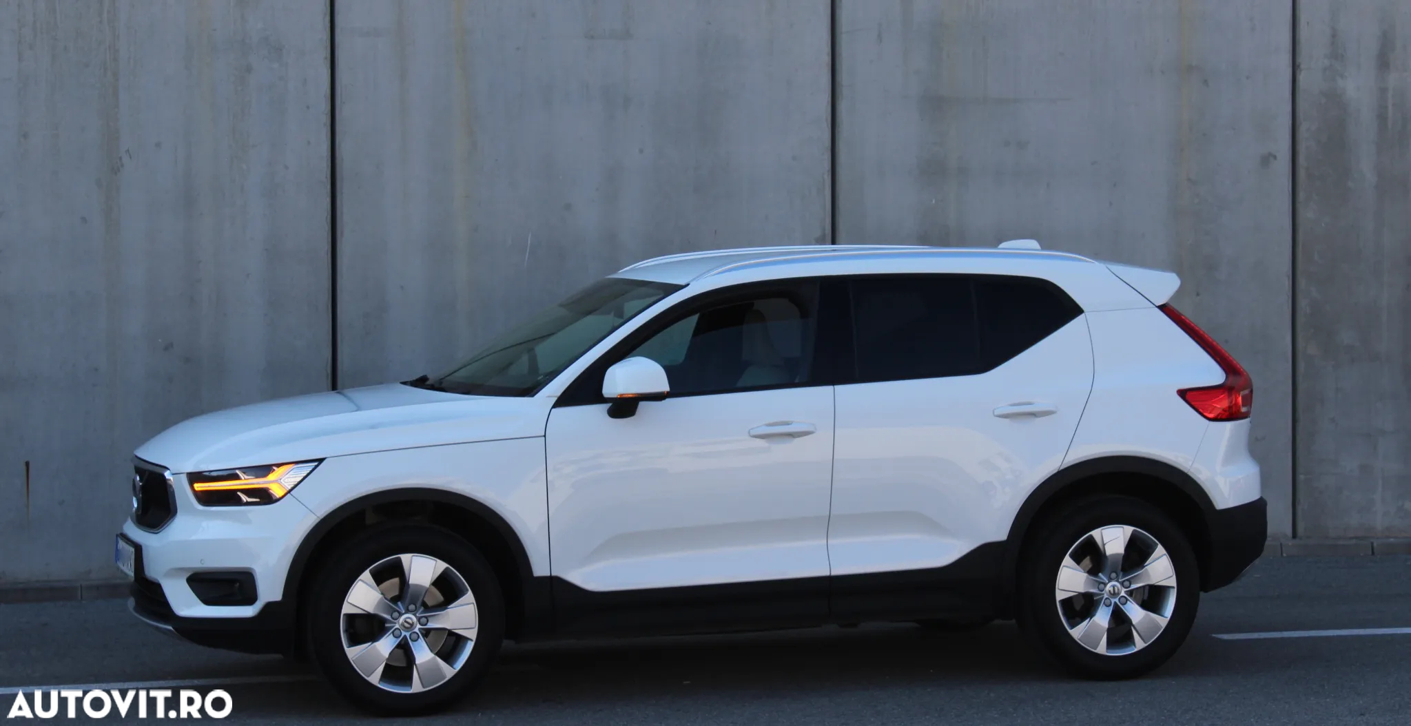 Volvo XC 40 D4 AWD Geartronic Momentum Pro - 6