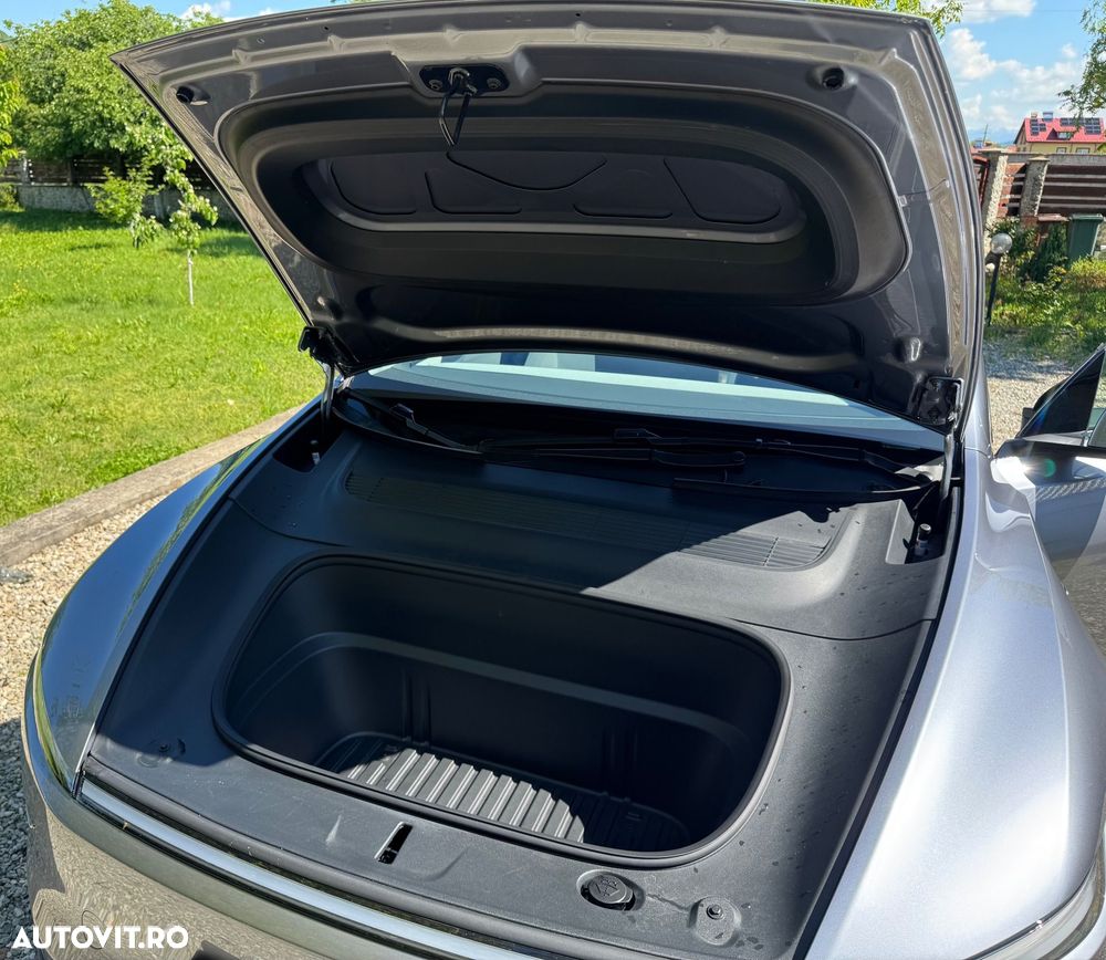Tesla Model Y - 16