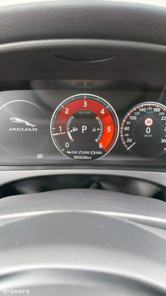 Jaguar F-Pace - 32