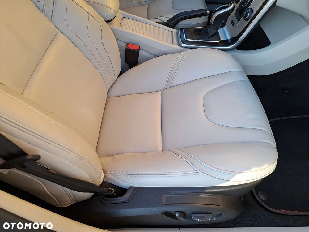 Volvo V40 Cross Country D3 Geartronic Ocean Race - 29