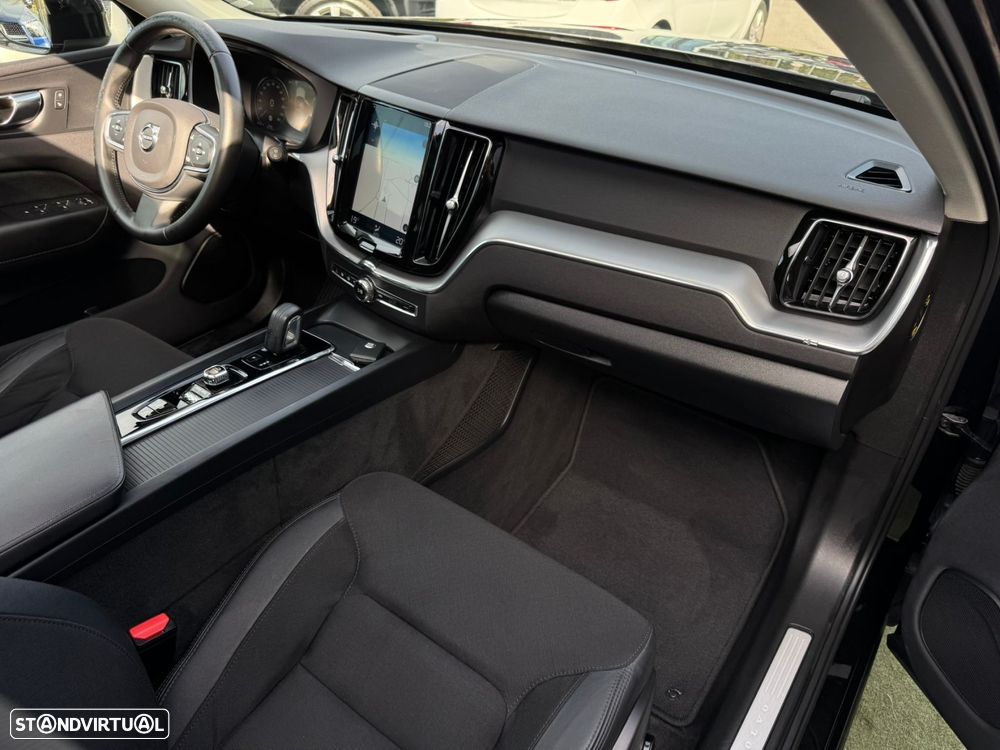 Volvo XC 60 2.0 T8 PHEV Momentum Plus AWD - 19