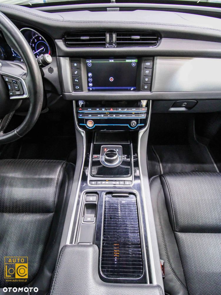 Jaguar XF 35t AWD Prestige - 16