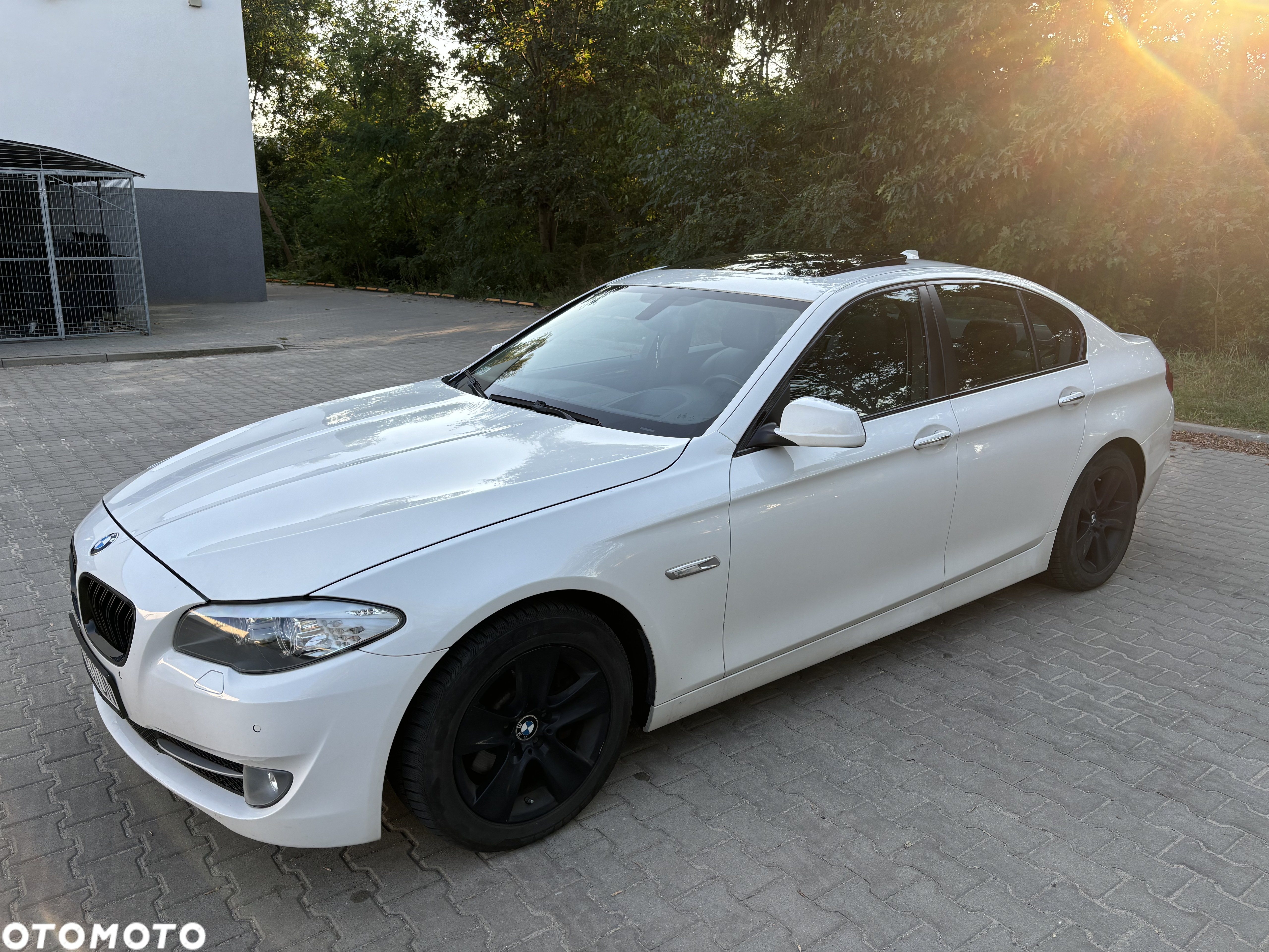 BMW Seria 5 528i xDrive - 4