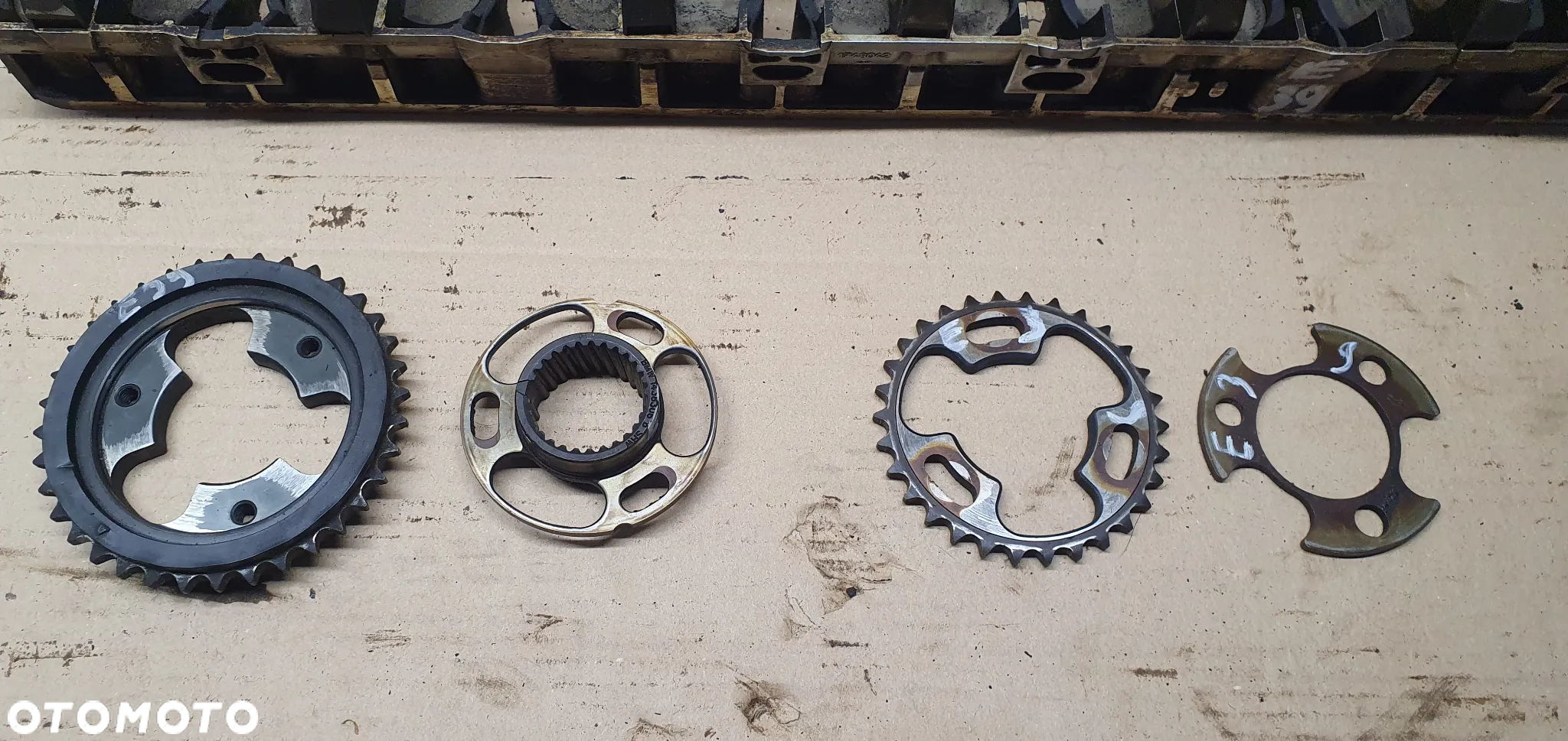Podstawa mocowanie wałka rozrządu koło zębate BMW 5 E39 M52 M54 2.0i 2.2 1748042 1438375 - 4
