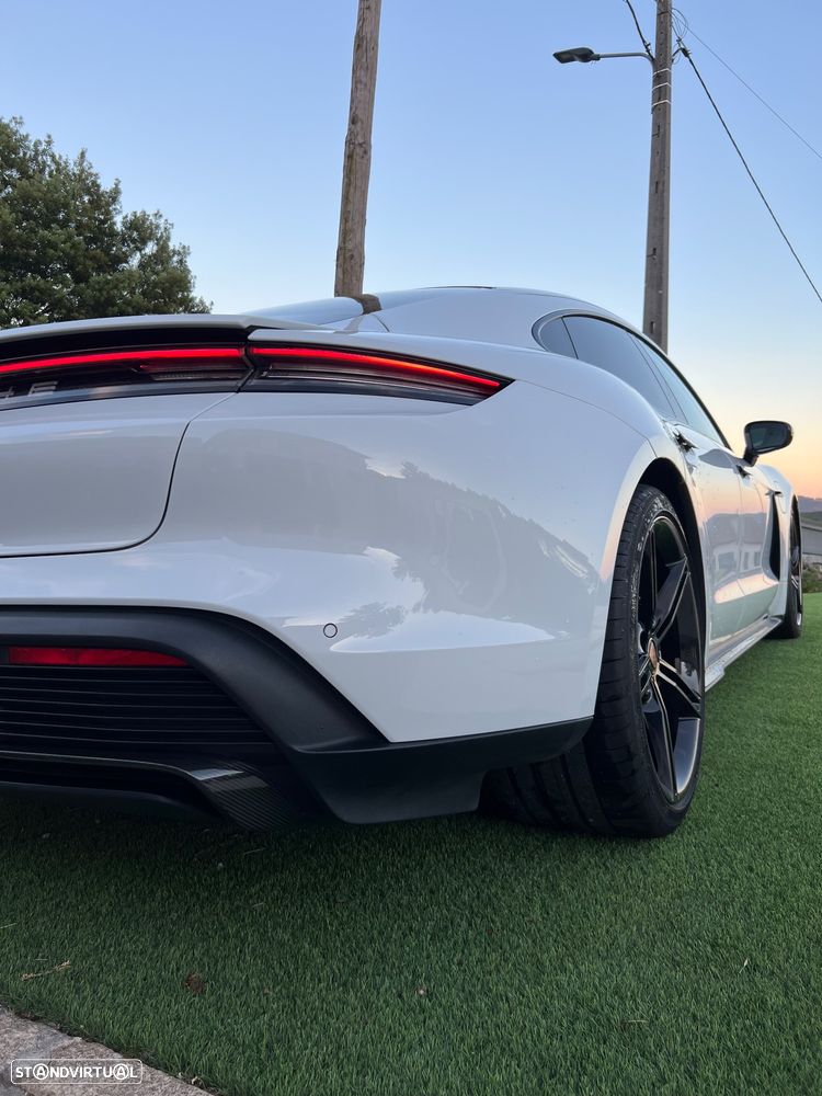 Porsche Taycan Turbo S - 5